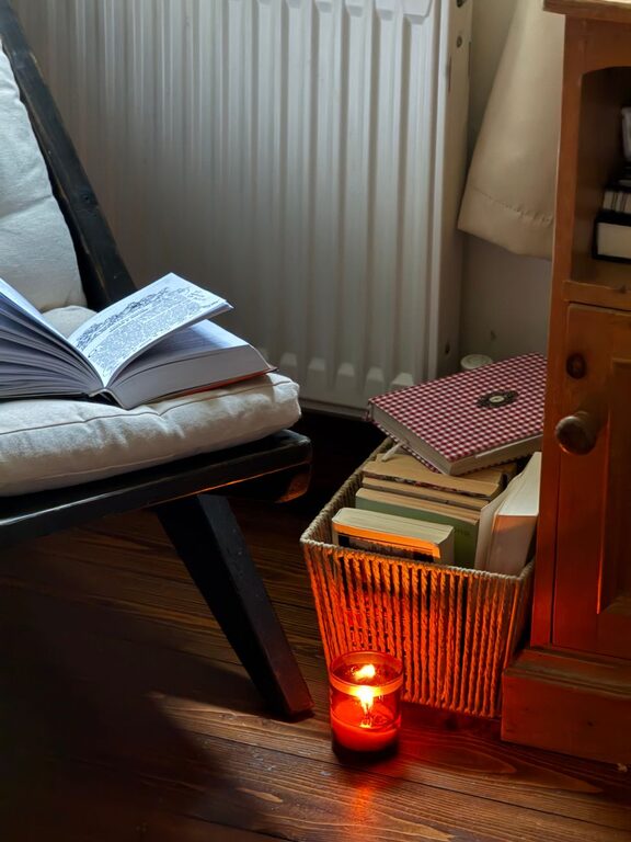 How to Create a Cozy Reading Nook in Your Home